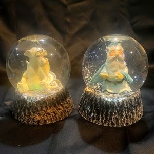 **LOT** 2 World of Krystonia Snowglobes